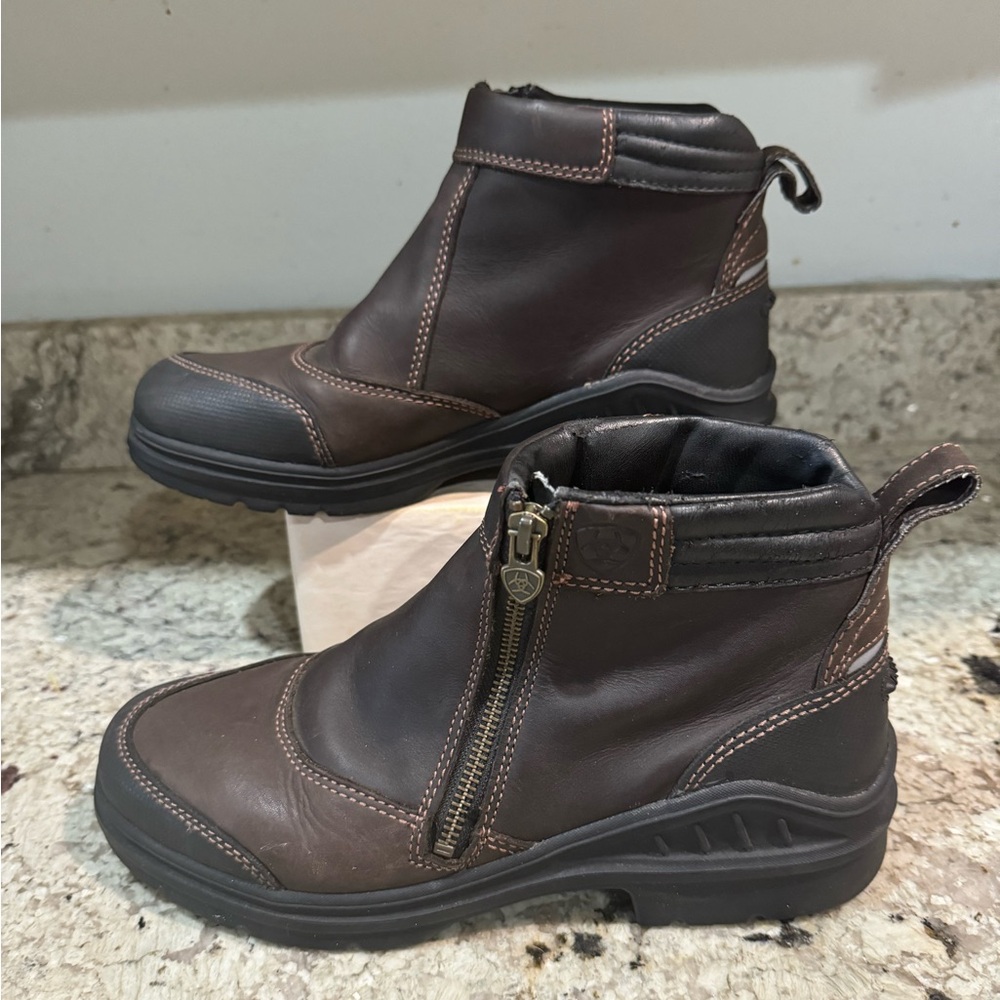 Ariat Barnyard Chelsea Side Zip Brown Leather Equestrian Outdoor Boots Size 9E